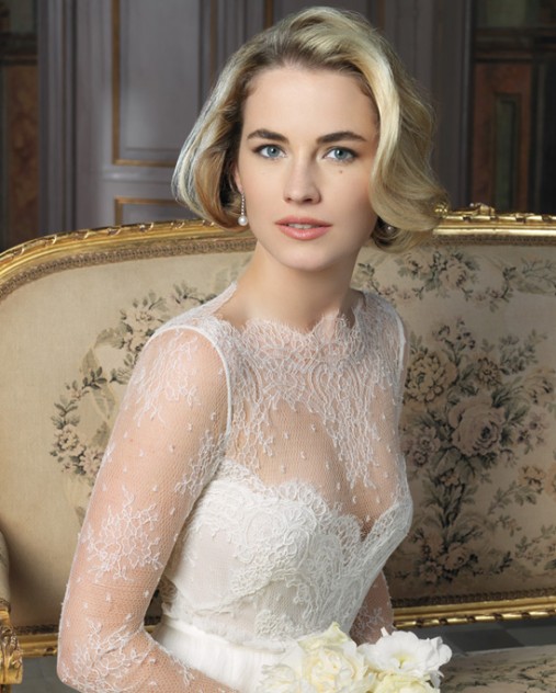 Amanda Hearst, Rosa Clará kıyafeti giyiyor