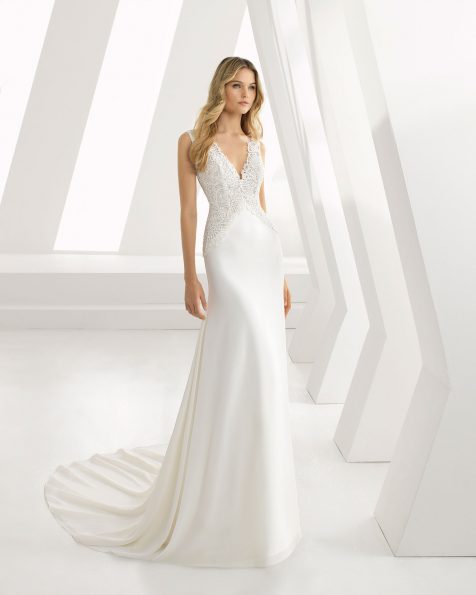 Ballgown-style wedding dress in crepe Georgette and beaded lace. V-neckline and open back. Available in natural. 2019 ROSA CLARA Collection.