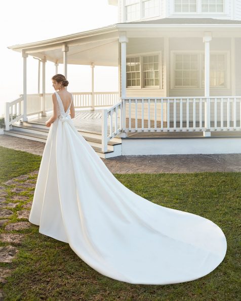 Classic beaded lace and sienna wedding dress and train. V-neckline and back. 2020 ROSA CLARA Collection.