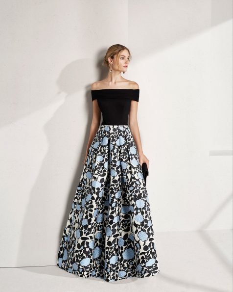 Robe de soirée longue en brocart et crêpe. Encolure Bardot. Collection ROSA CLARA COCKTAIL 2020.