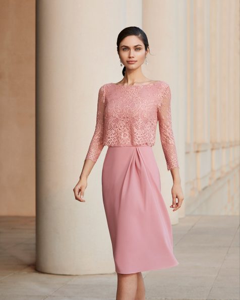 Vestit de festa de georgette elàstic amb blonda al cos. Escot barca amb màniga llarga de blonda. Col·lecció ROSA CLARA COCKTAIL 2020.