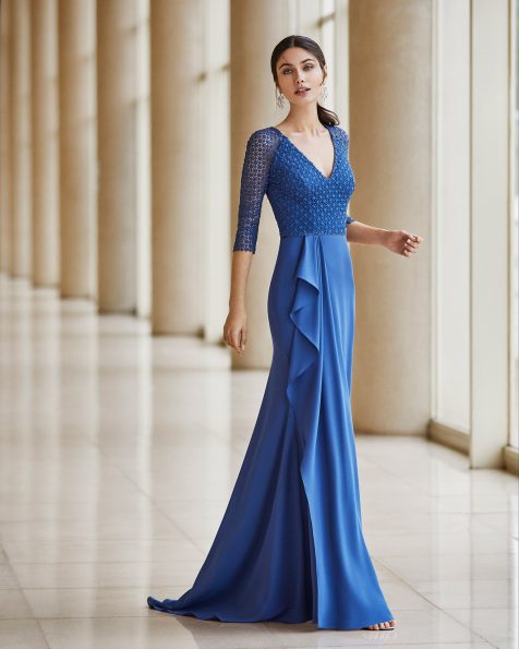 Cocktail dress in stretch crepe Georgette with lace and beading on the bodice. V-neckline with transparent lace sleeves. 2020 ROSA CLARA COCKTAIL Collection.