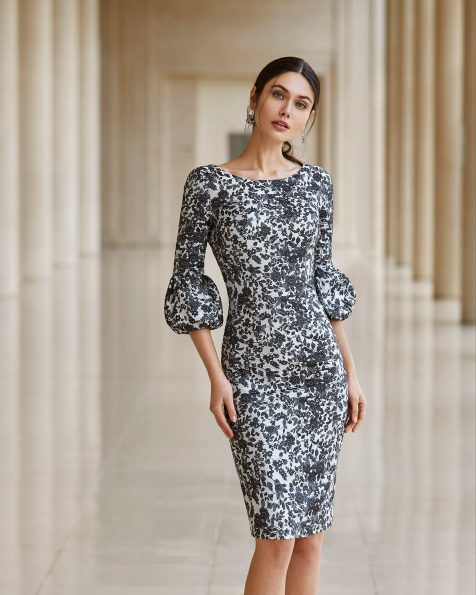 Short jacquard cocktail dress. Round neckline with long bishop sleeves. 2020 ROSA CLARA COCKTAIL Collection.