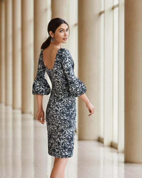 Short jacquard cocktail dress. Round neckline with long bishop sleeves. 2020 ROSA CLARA COCKTAIL Collection.