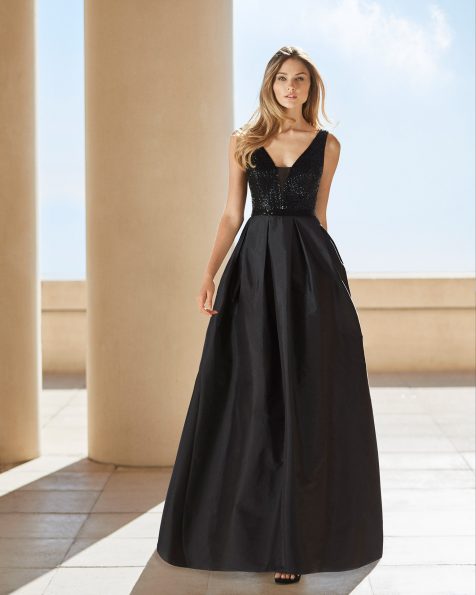 Taffeta cocktail dress with beaded body. See through v-neckline and pleated skirt. 2020 ROSA CLARA COCKTAIL Collection.