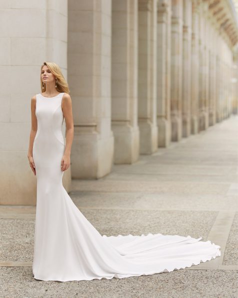Mermaid-style wedding dress in stretch crepe with button collar and low back with beading. 2021 ROSA CLARA Collection.